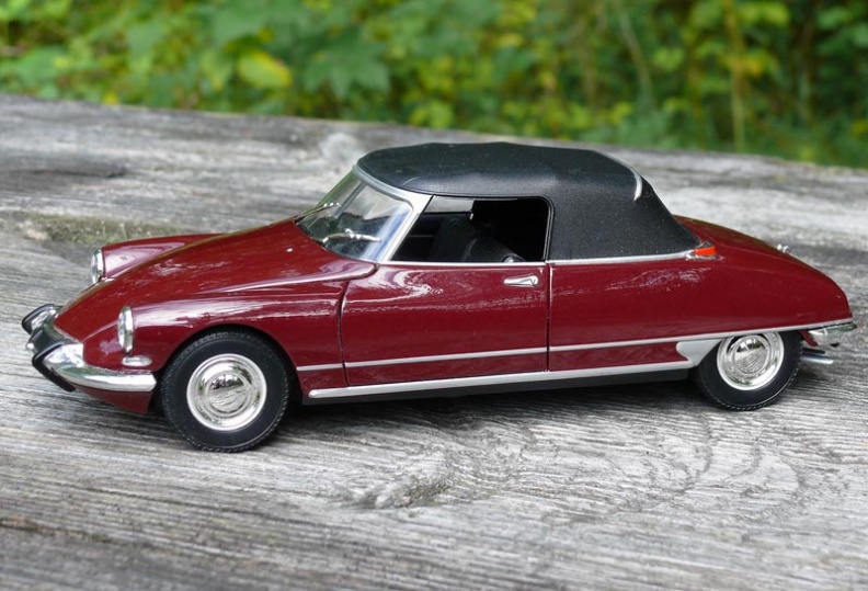 DS 19 Cabriolet 1:24 (Welly)